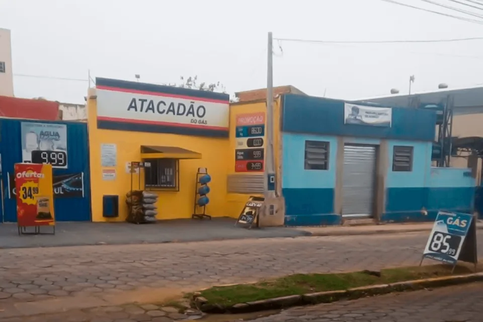 Fachada da Azulão Gás Jardim Rino e Rino